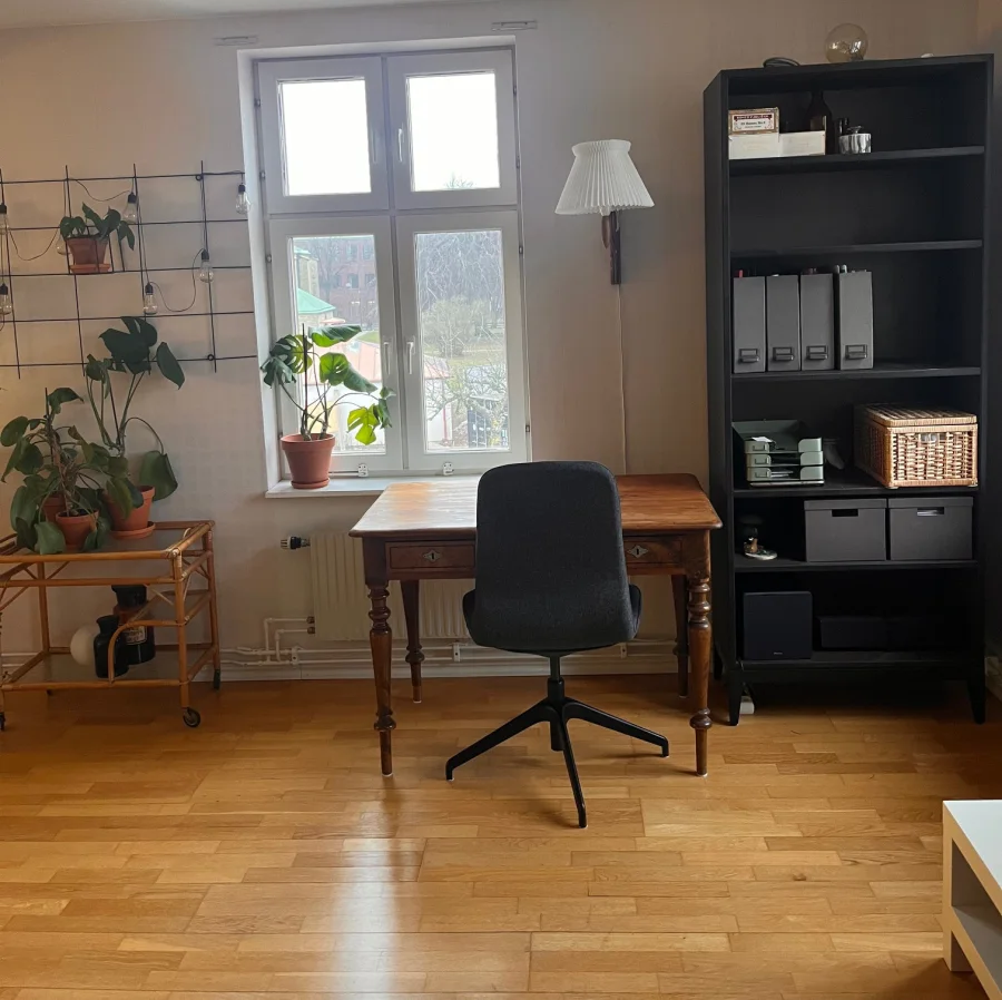Matbord i mysig tvåa på Hantverksgatan 12 i Halmstad