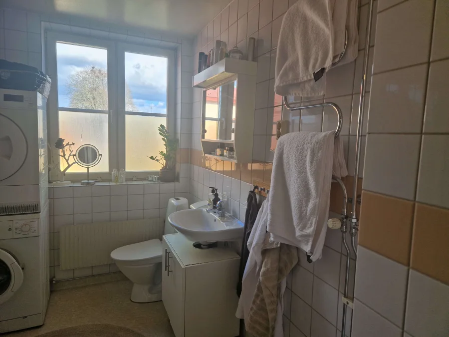 Badrum i mysig tvåa på Hantverksgatan 12 i Halmstad